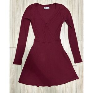 Hollister Long Sleeved V-Neck Ribbed Dress - XS